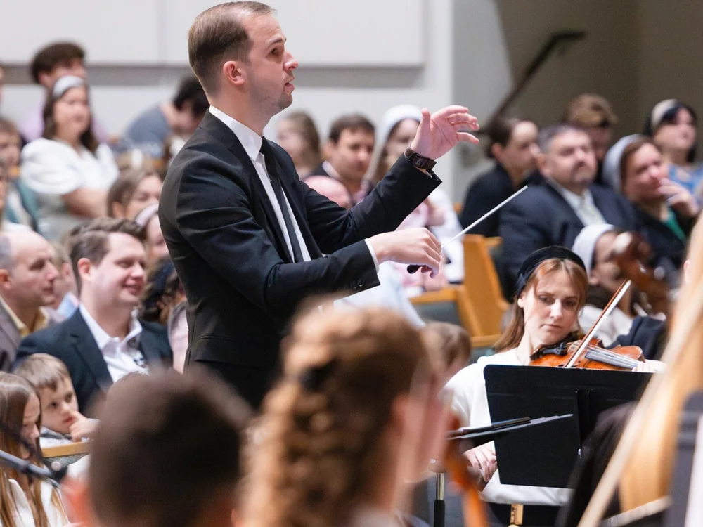 Oleksandr Savchenko conducting an orchestra
